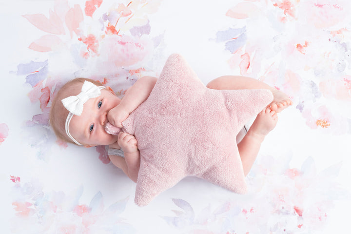 Oilo Prim Cuddle Blanket + Blush Star Pillow