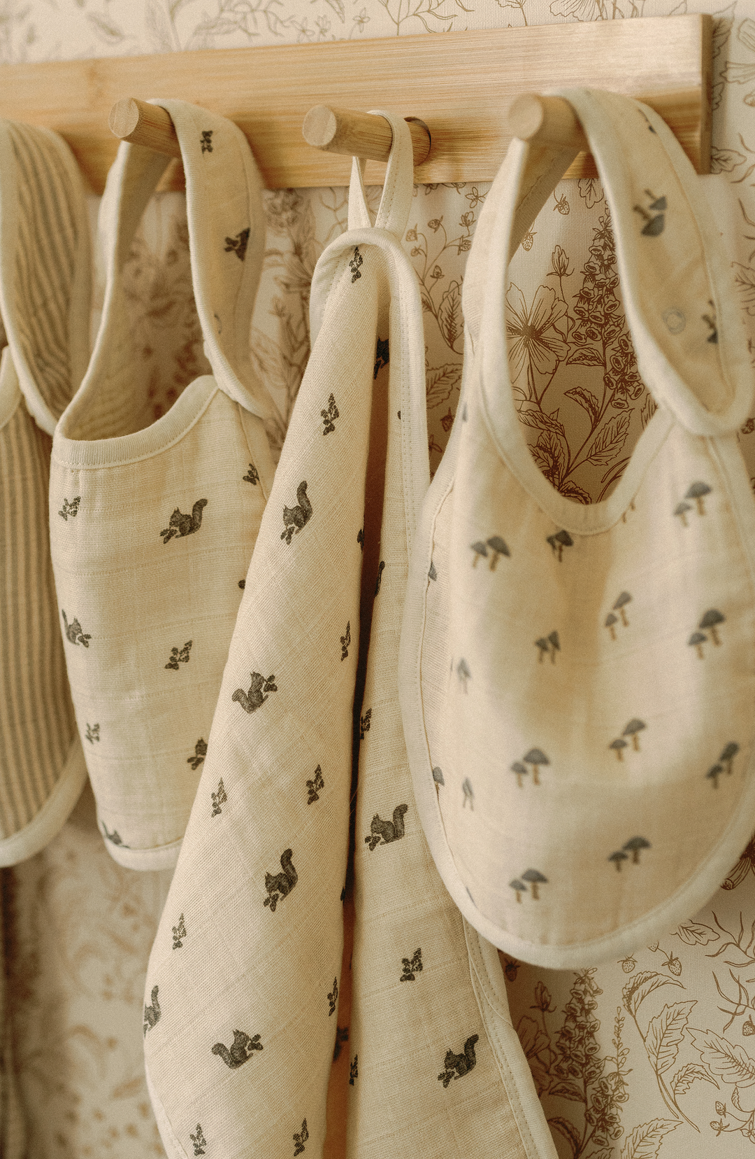 Oilo Squirrel & Mushroom | Premium Muslin Bib 2-Pack