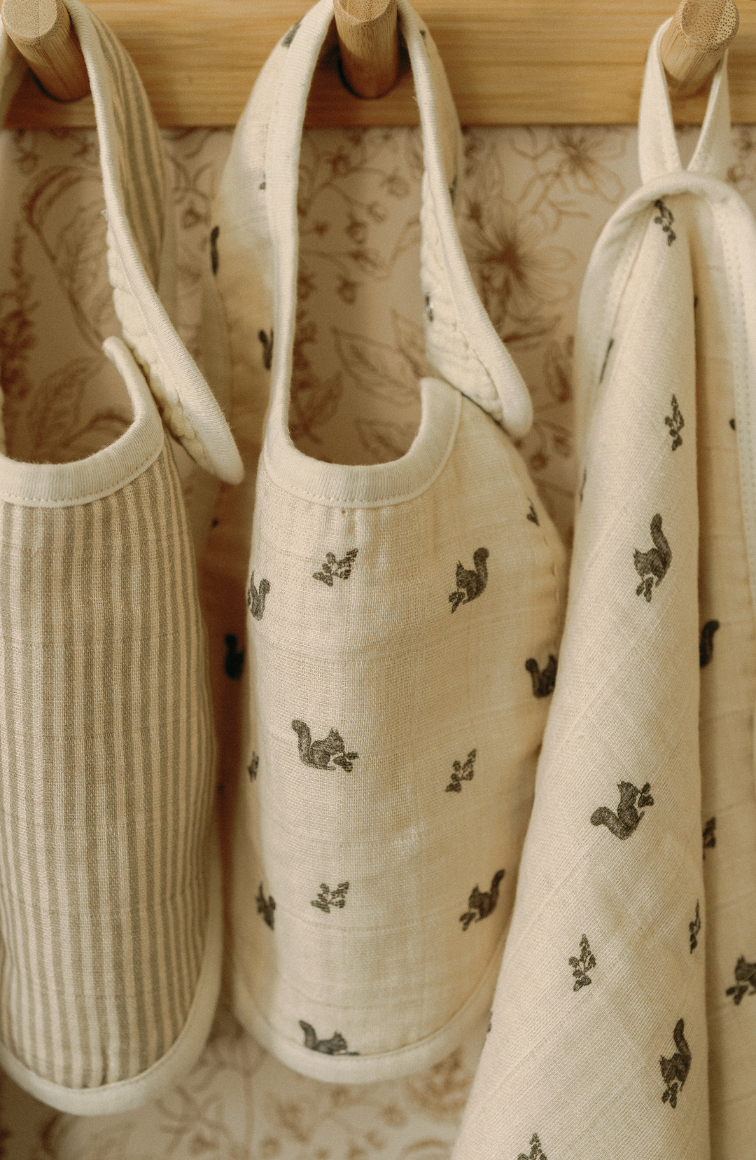 Oilo Squirrel & Mushroom | Premium Muslin Bib 2-Pack