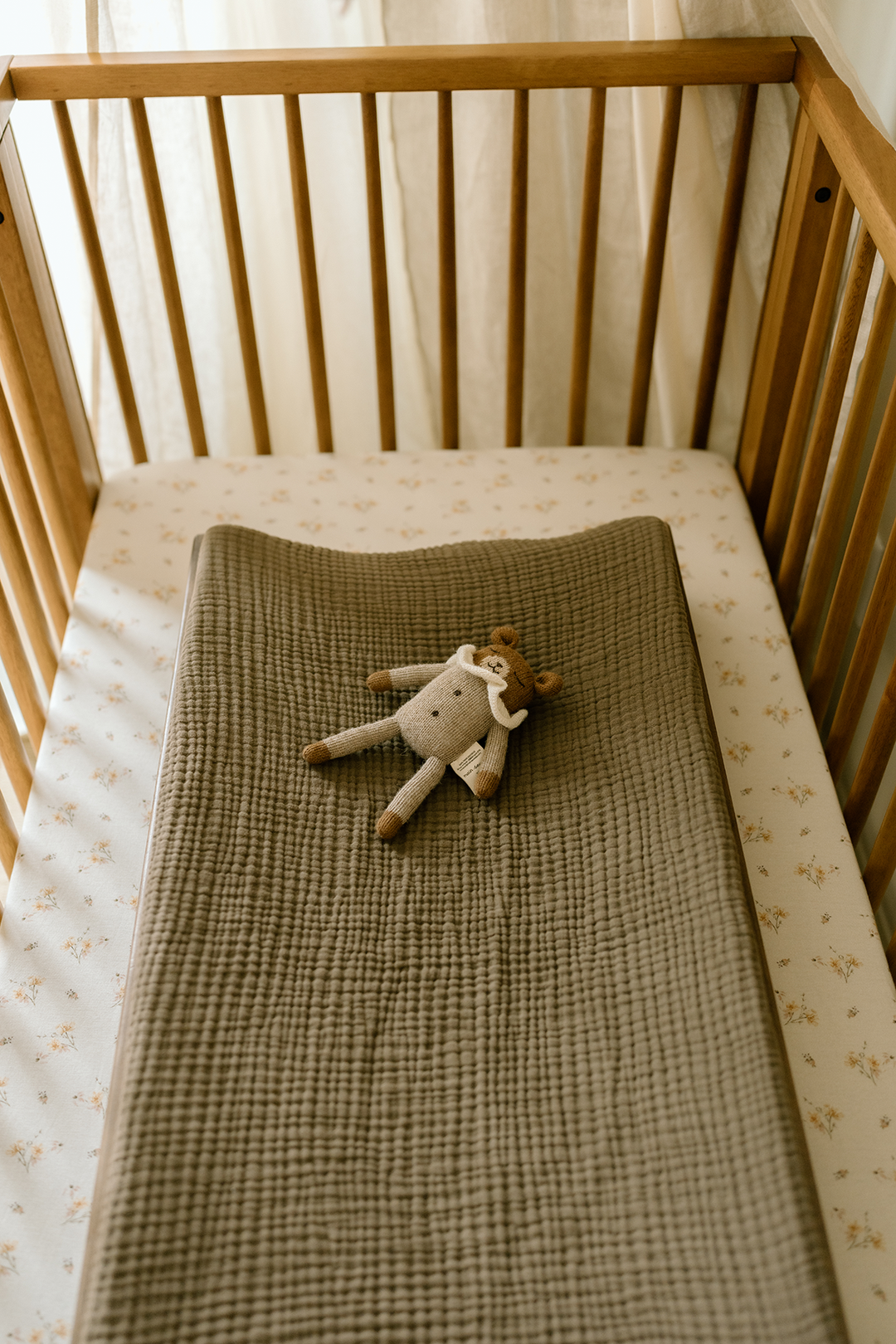 Oilo Bark Brown | Premium Muslin Convertible Bassinet Sheet & Changing Pad Cover