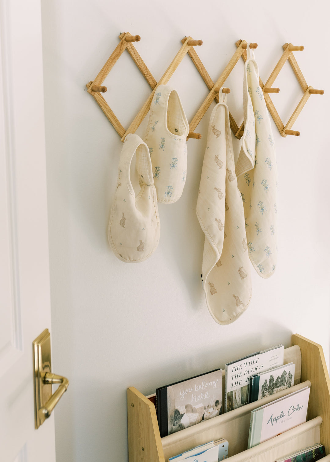 Oilo Bunny & Lily of the Valley | Premium Muslin Bib 2-Pack