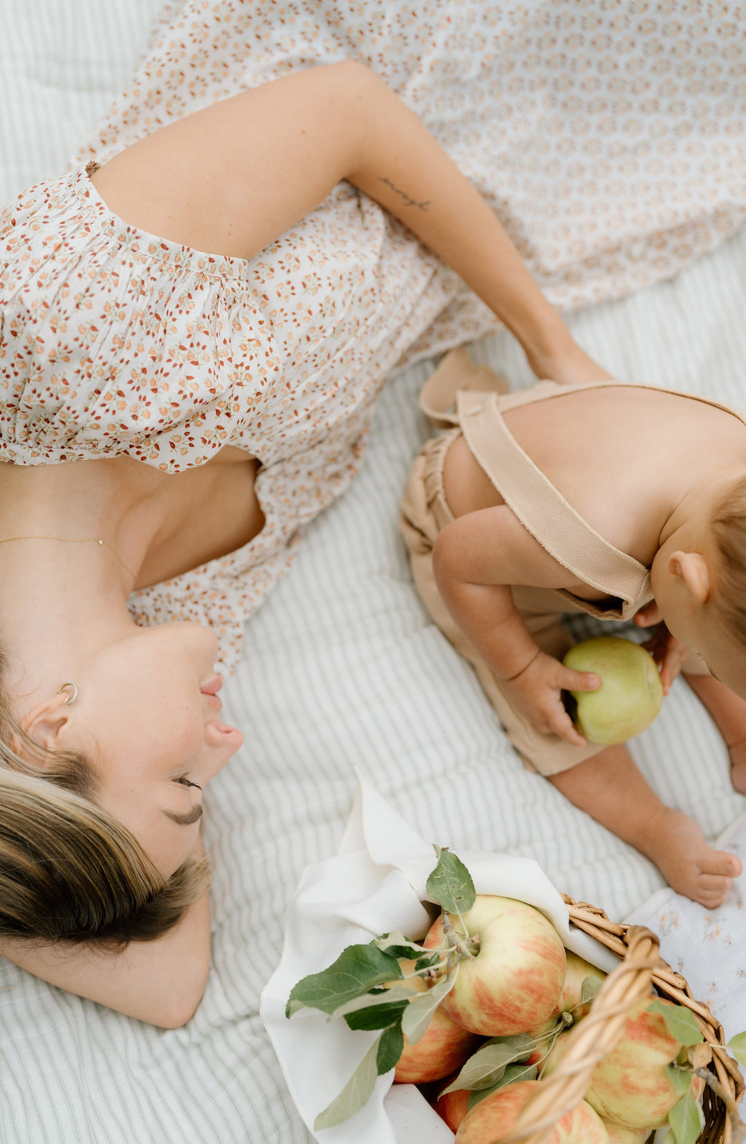 Oilo Dainty Floral & Sea Moss Sage Green Stripe | Jersey Swaddle Set