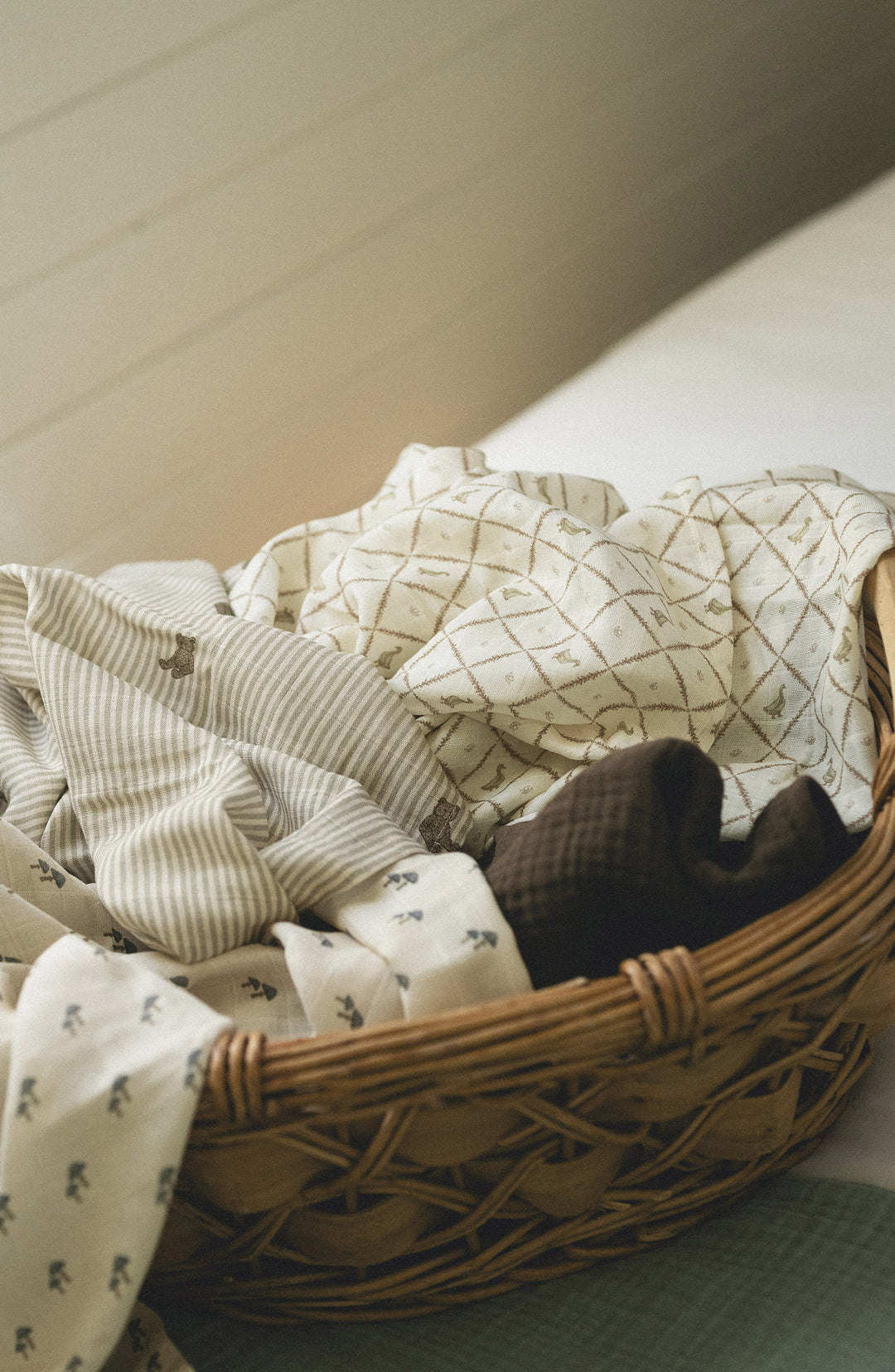 Oilo Bear & Butter Yellow Duck | Muslin Swaddle Blanket Set