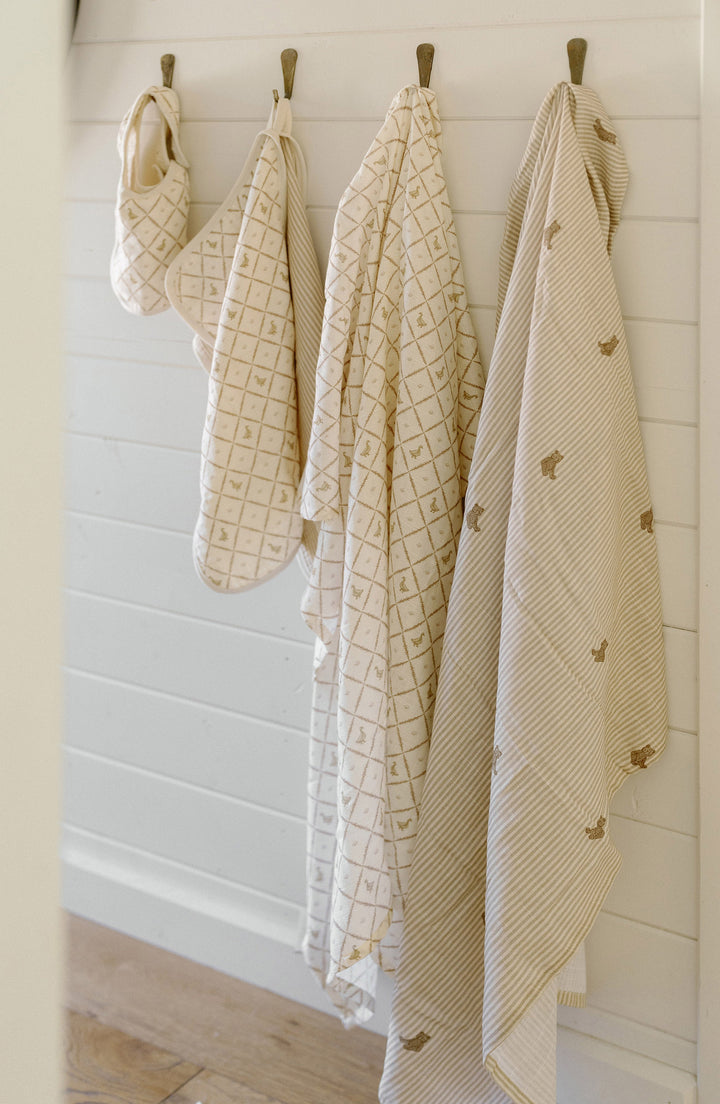 Oilo Bear & Butter Yellow Duck | Muslin Swaddle Blanket Set