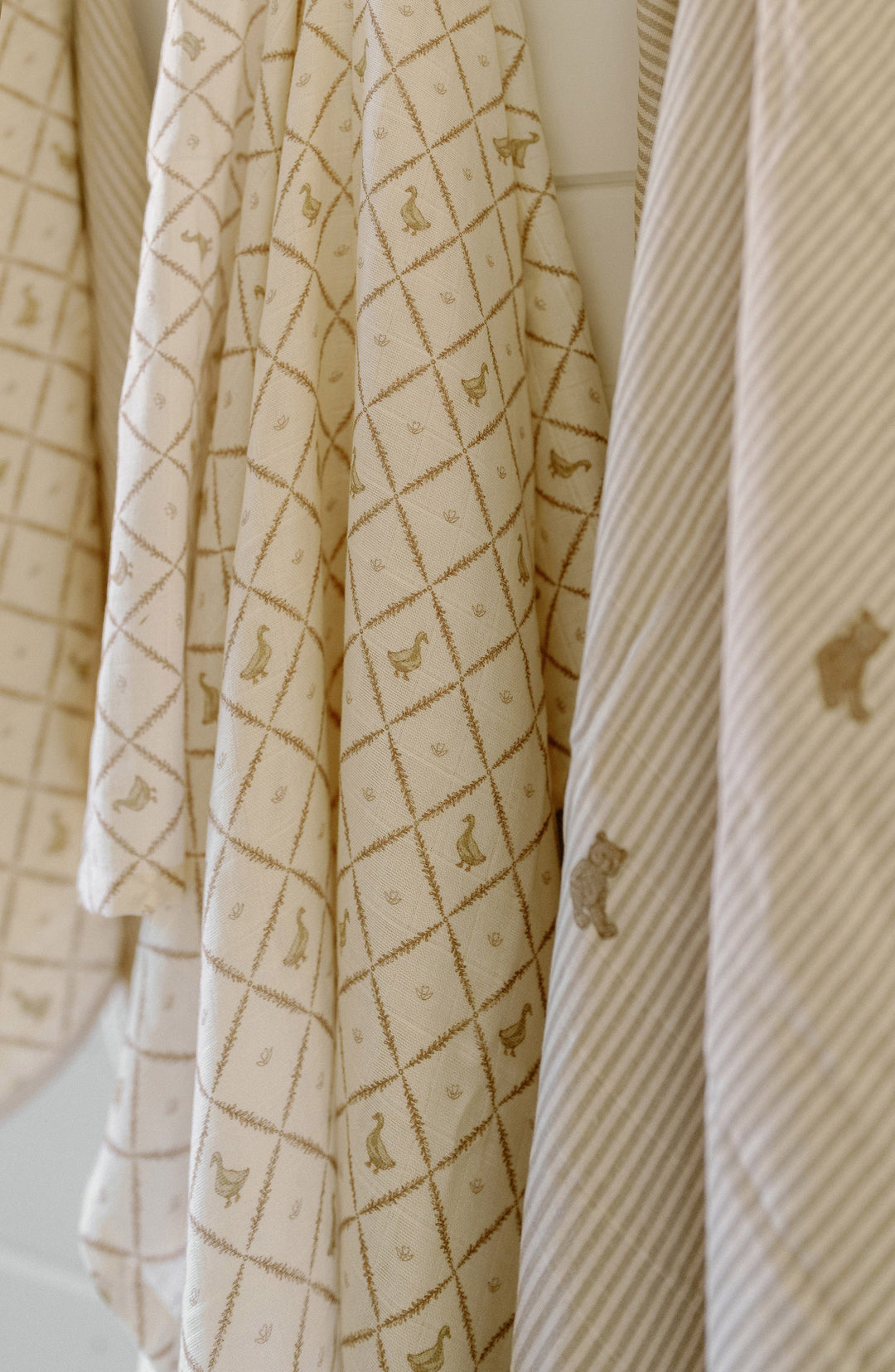 Oilo Bear & Butter Yellow Duck | Muslin Swaddle Blanket Set